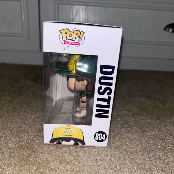 Dustin Stranger Things Funko Pop - Picture 3 of 7